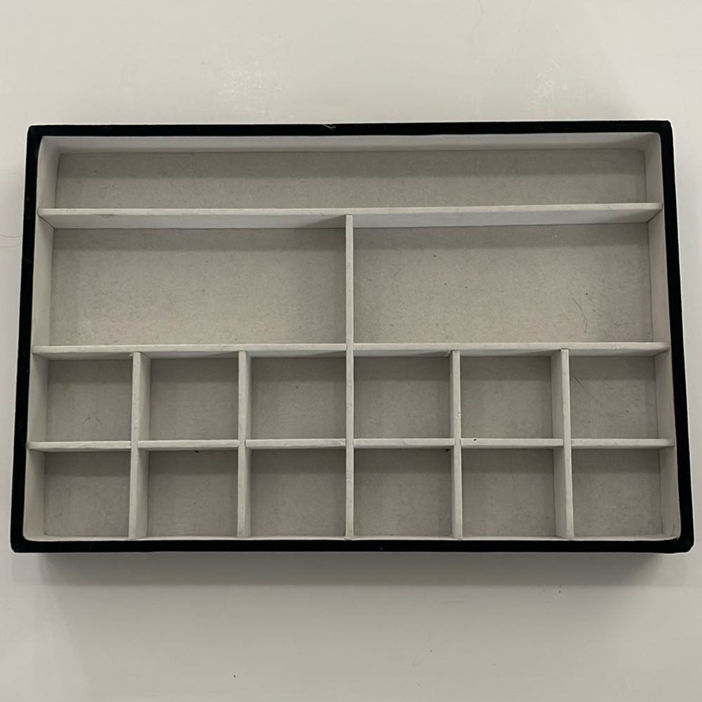 💎 NWT at home Black and Grey Jewelry organizer